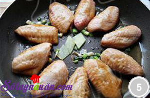 Nóng hổi cánh gà sốt nấm ngon cơm