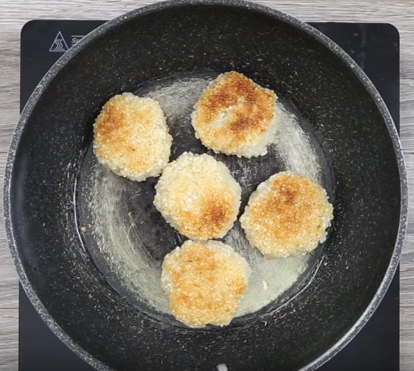 Nóng hổi với cách tự làm nem chua rán ngon hơn ngoài hàng