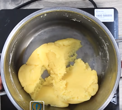 Nui chiên trứng nhanh gọn, thơm nức cho bữa sáng hứng khởi