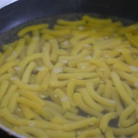 Cách làm nui chiên trứng