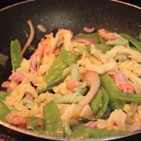 Cách làm nui gạo xào thịt bò