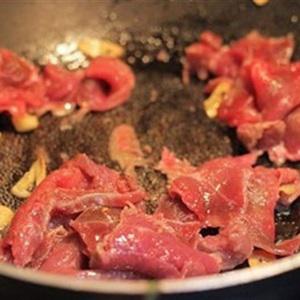 Cách làm nui gạo xào thịt bò