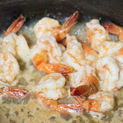 Cách làm nui ngũ sắc nấu tôm