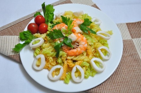 Nui rau xào hải sản