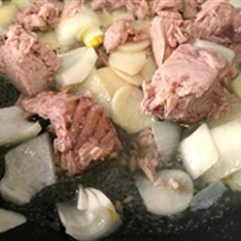 Cách làm nui sốt cá ngừ