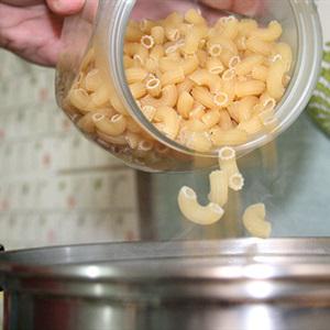 Cách làm nui sốt cà với thịt băm viên