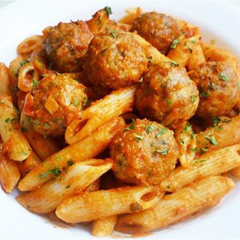 Cách làm nui sốt cà với thịt băm viên