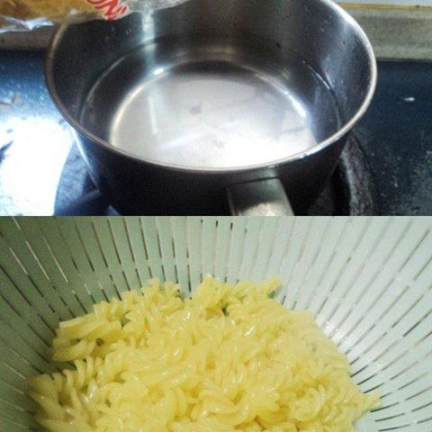 Cách làm nui sốt tương ớt cá hồi