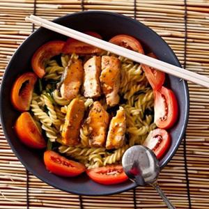 Cách làm nui sốt tương ớt cá hồi