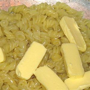 Cách làm nui trộn bơ