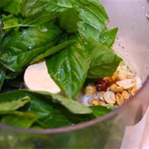 Cách làm nui trộn với nước sốt đậu phộng