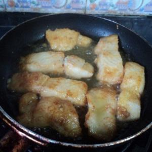 Cách làm nui xào cá basa sốt tương ớt