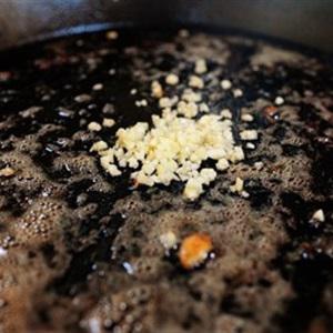 Các làm nui xào thịt gà