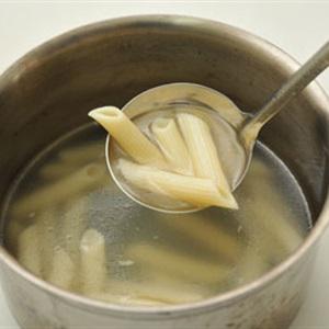 Các làm nui xào thịt gà