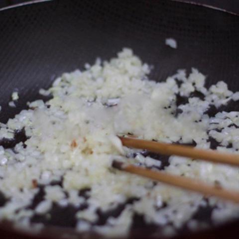 Cách làm nui xào thịt heo