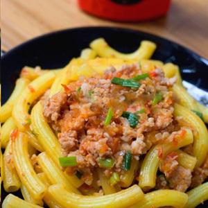 Cách làm nui xào thịt heo