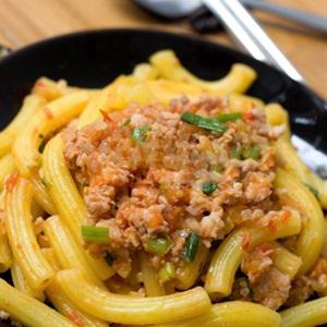 Cách làm nui xào thịt heo