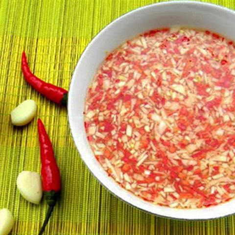 Cách làm nước chấm nem