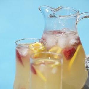 Cách làm nước chanh vàng dâu tây