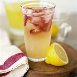 Cách làm nước chanh vàng dâu tây