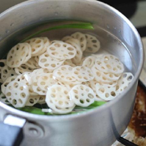 Cách nấu nước củ sen