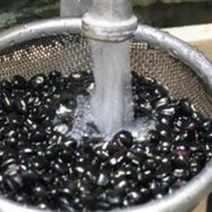 Cách nấu nước đậu đen rang giảm cân