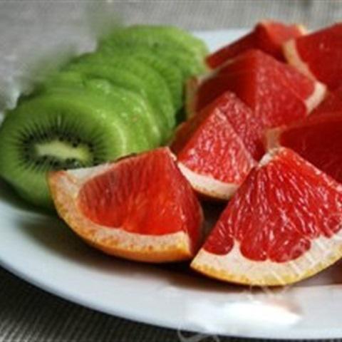 Cách làm nước ép bưởi và kiwi