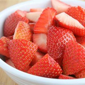 Cách làm nước ép dâu gừng