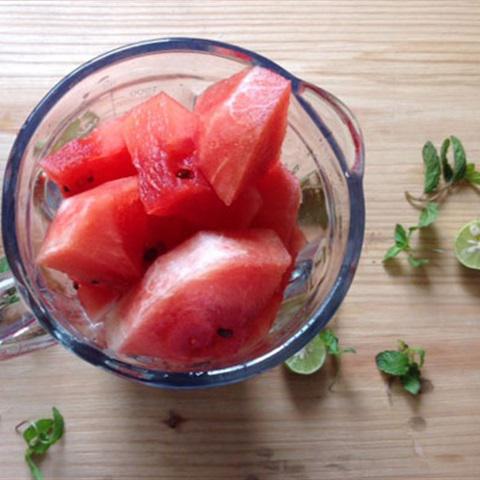 Cách làm nước ép dưa hấu pha chanh