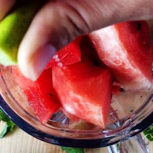 Cách làm nước ép dưa hấu pha chanh