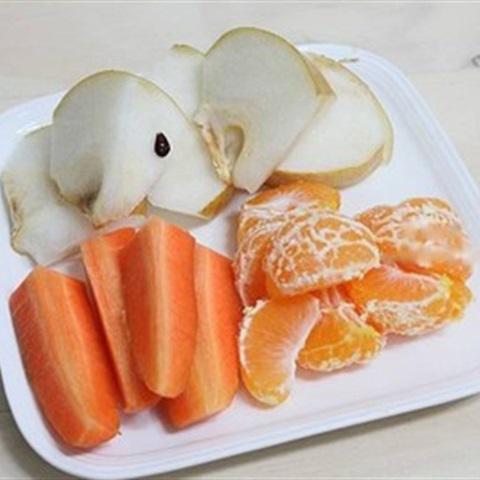 Cách làm nước ép lê, cà rốt và quýt