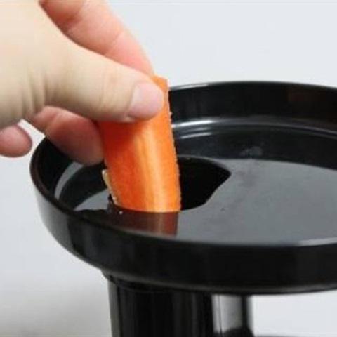 Cách làm nước ép lê, cà rốt và quýt