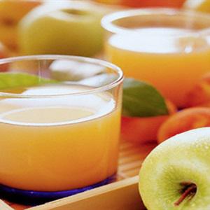 Cách làm nước ép táo bằng máy xay sinh tố