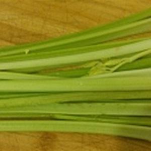 Cách làm nước ép táo cần tây