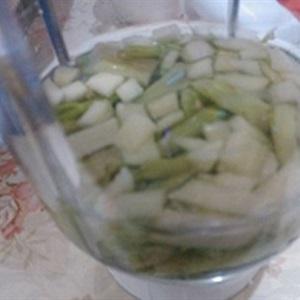 Cách làm nước ép táo cần tây