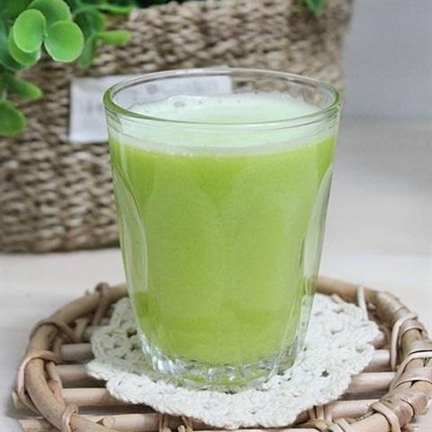 Cách làm nước ép táo với cần tây