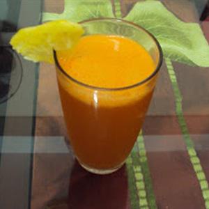 Cách làm nước ép thơm và cà rốt