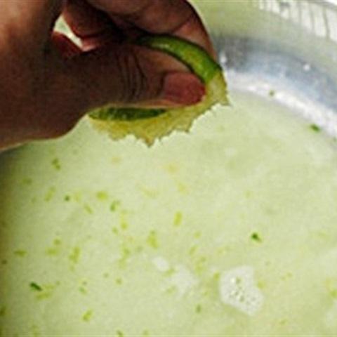 Cách làm nước ép với chanh ổi