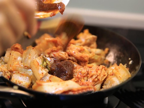 Nước miếng dâng trào với hotteok phô mai kiểu Hàn siêu đơn giản