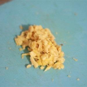 Cách làm ô mai cóc xào gừng