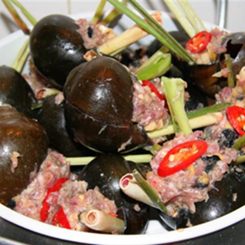 Cách làm ốc bươu nhồi thịt chấm mắm gừng