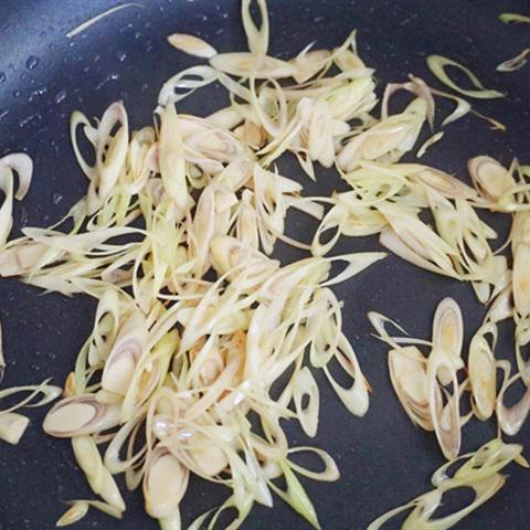 Cách làm ốc bươu xào sả ớt