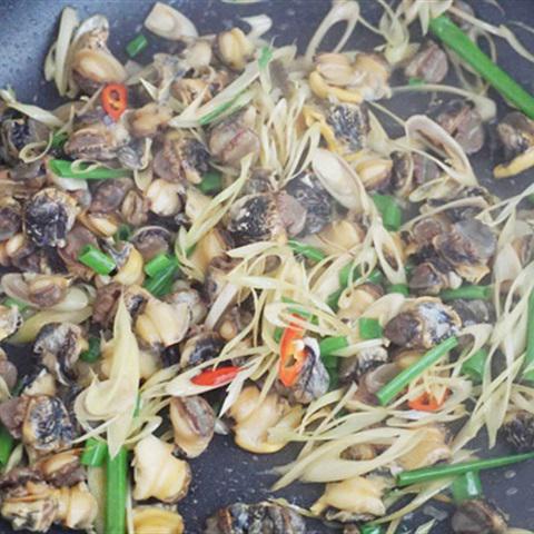 Cách làm ốc bươu xào sả ớt