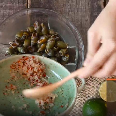 Cách làm ốc cà na rang muối ớt