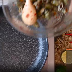 Cách làm ốc cà na rang muối ớt