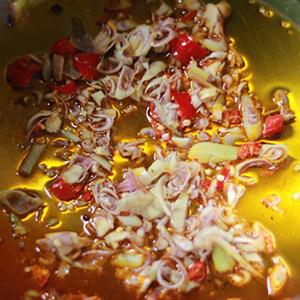 Cách làm ốc đinh xào sả ớt