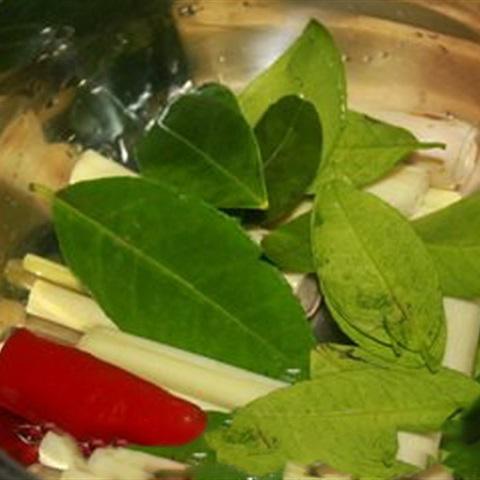 Cách làm ốc hấp lá chanh