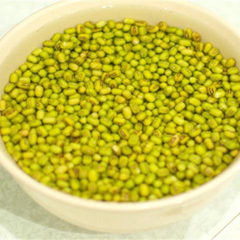 Cách làm óc heo chưng đậu xanh