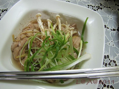 Óc heo hấp nấm kim châm