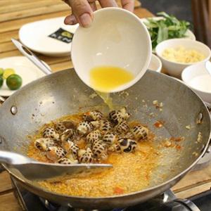 Cách làm ốc hương xào mắm tắc